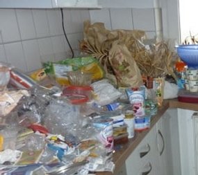 Entrümpelungsfirma Wien - Messie Entrümpelung Wohnung und ganze Küche im 22 Bezirk Donaustadt, Wagramer Straße, vorher und danach.